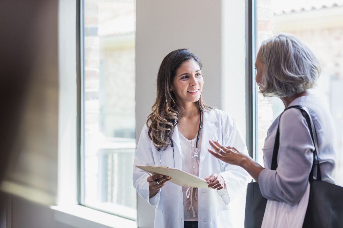 Provider explaining the benefits of a Medicare Advantage plan to a patient