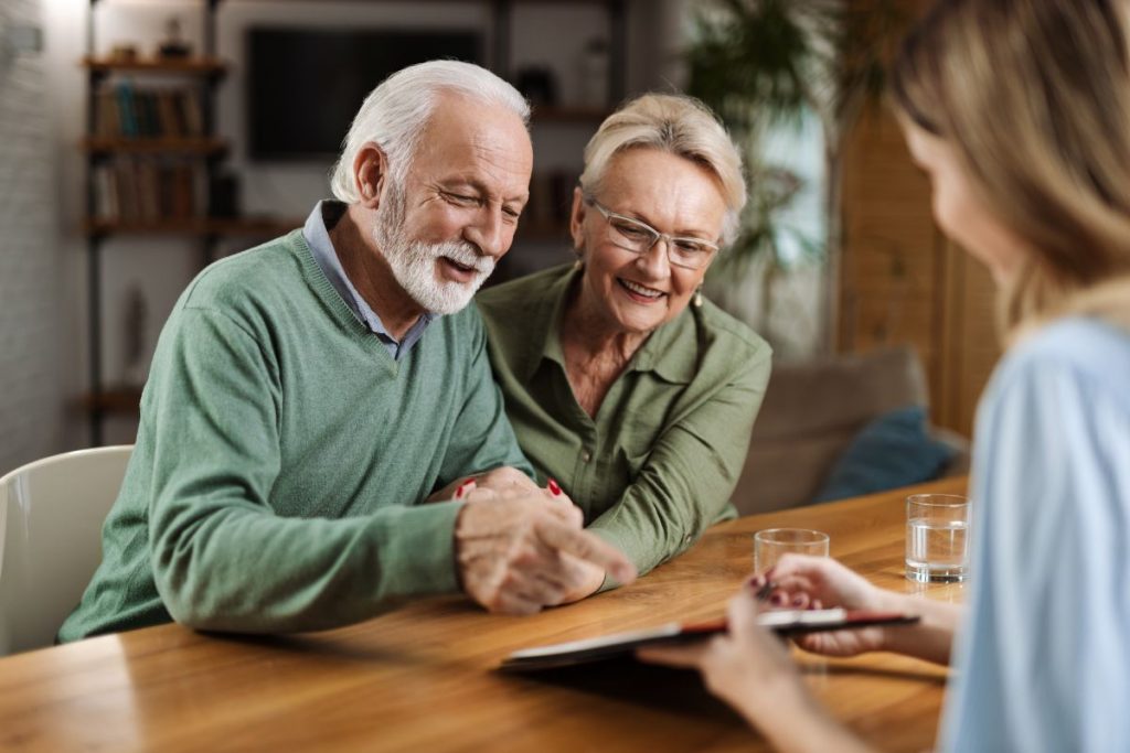 Medicare advisor explaining the Trial Right period to Medicare beneficiaries