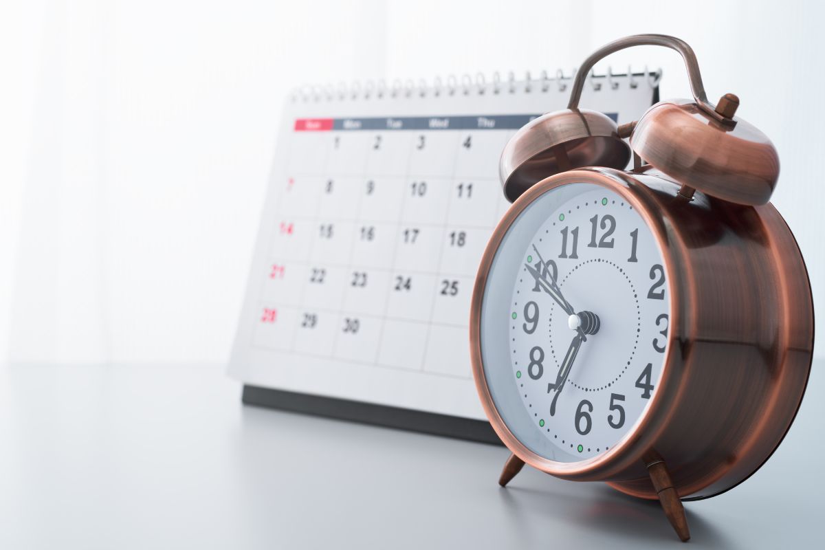 Calendar and clock notating the importance of Medicare enrollment periods